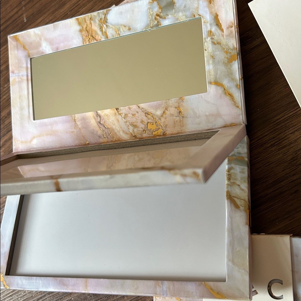Brand New Maskcara (SEINT) Palettes LOT‎ OF 3-
Two different sizes EMPTY - Picture 6 of 6
